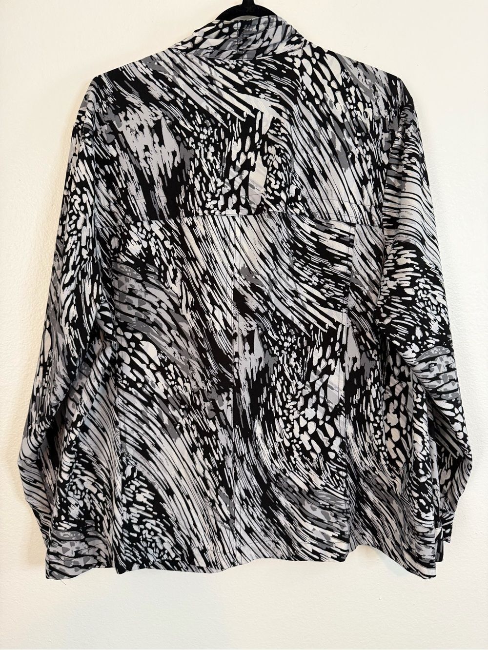 Zenergy Chico’s Activewear Jacket Size 3 (XL 16) Black Gray Abstract Full Zip - Picture 8 of 8